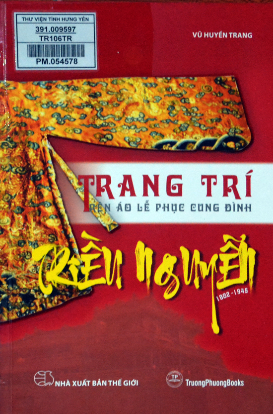 Trang trí trên áo lễ phục cung đình Triều Nguyễn 1802 - 1945 