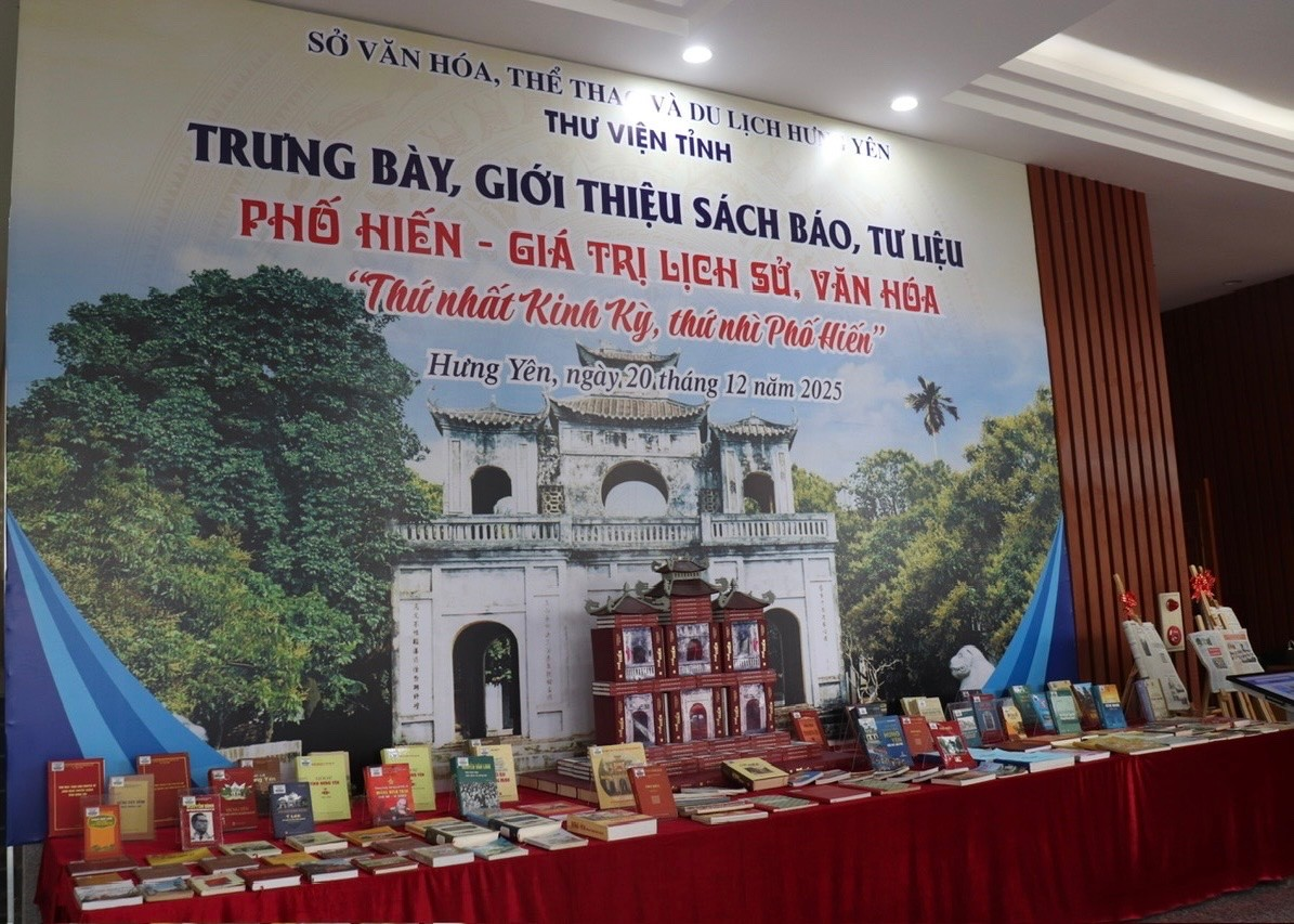 Thư viện tỉnh trưng bày, giới thiệu sách báo, tài liệu phục vụ Hội thảo khoa học - thực tiễn: Về phục dựng, tái hiện, hồi sinh di sản Phố Hiến gắn với kiến tạo hệ sinh thái du lịch sáng tạo trên địa bàn tỉnh Hưng Yên hiện nay.